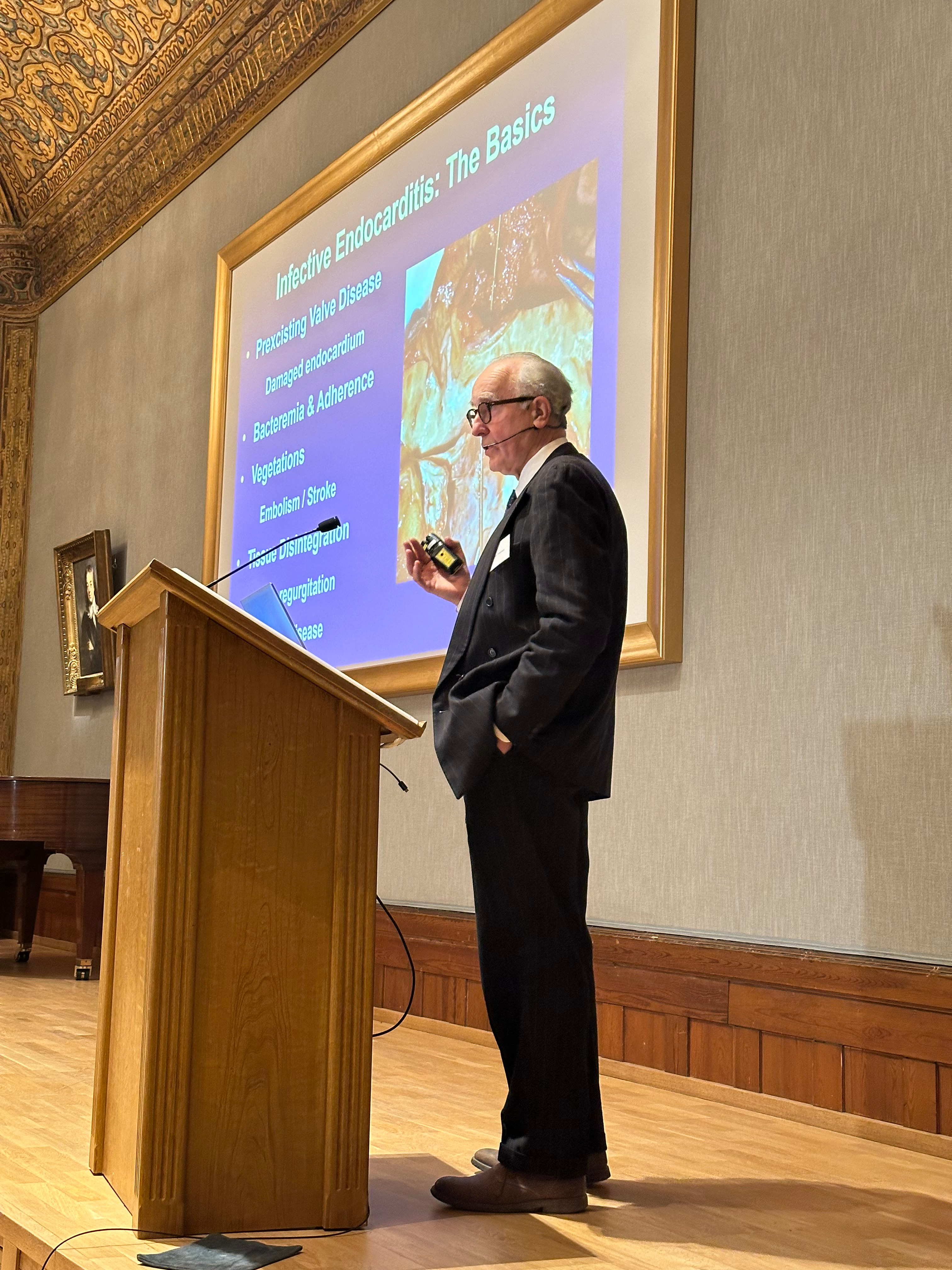 Professor Göran.png